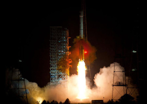 The Long March-3C carrier rocket carrying the Tianlian I-03 satellite blasts off from the Xichang Satellite Launch Center in Xichang, southwest China's Sichuan Province, July 25, 2012, completing the country's first data relay satellite network system. [X