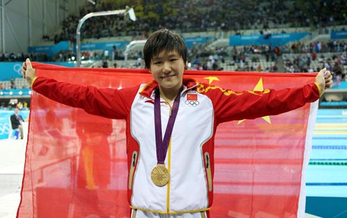 Gold medalist Ye Shiwen of China poses after the awarding ceremony of women��s 200m individual medley swimming event at London 2012 Olympic Games in London, Britain, on July 31, 2012. [Xinhua]