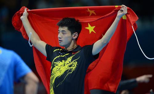 Zhang Jike of China holds Chinese national flag after winning in men's table tennis singles final match against Wang Hao of China, at London 2012 Olympic Games in London, Britain, on August 2, 2012. Zhang Jike of China won gold medal. (Xinhua/Li Gang) 