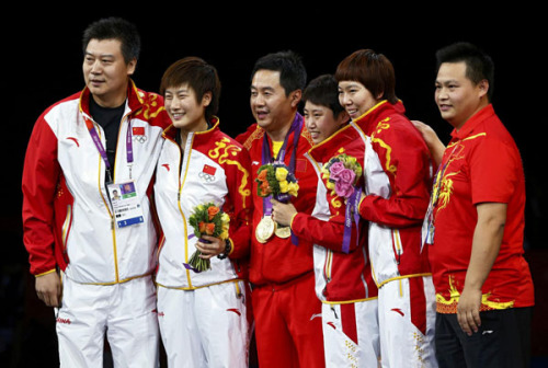 China's coach Li Sun, Ding Ning, coach Shi Zhihao, Guo Yue and Li Xiaoxia celebrate winning gold on the podium at the medal ceremony of the women's team table tennis tournament at the ExCel venue during the London 2012 Olympic Games August 7, 2012.