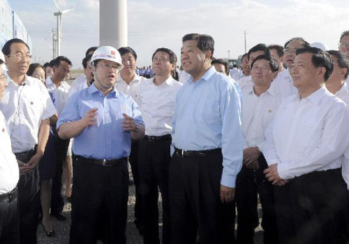Jia Qinglin, chairman of the National Committee of the Chinese People's Political Consultative Conference (CPPCC), visits the wind farm of China Datang Corporation in Yumen, northwest China's Gansu Province, Aug. 26, 2012. Jia made an inspection tour to n