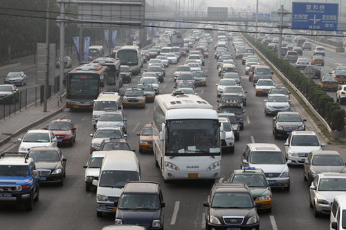 Traffic congestion at Siyuanqiao in Beijing at Wednesday dusk. Feng Yongbin / China Daily
