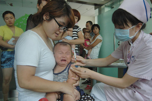 A baby receives a hepatitis B vaccine in Liaocheng, Shandong province, in July. Zhang Zhenxiang / for China Daily