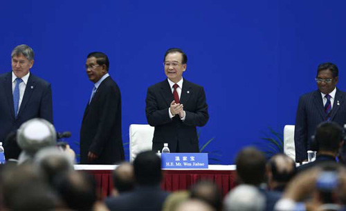 Premier Wen Jiabao, together with political leaders from other participant countries, attend the opening ceremony of the second China-Eurasia Expo in Urumqi, capital of Northwest China's Xinjiang Uygur autonomous region, on Sunday. Wang Jing / China Daily 