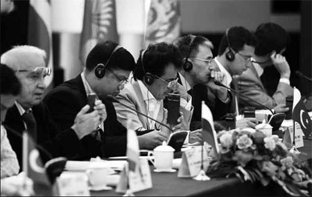 Reporters and editors attend the media forum of the second China-Eurasia Expo in Xinjiang's capital, Urumqi, on Saturday. Wang Jing / China Daily 