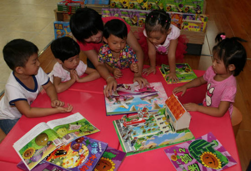 Chinese-adapted books based on the popular video game Plants vs Zombies have fascinated many children. [Provided to China Daily]