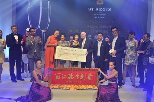 Jinlin Group donates at 2012 St. Regis Lijiang - Operation smile (Beijing) charity dinner on September 9, 2012.[Photo/chinadaily.com.cn]