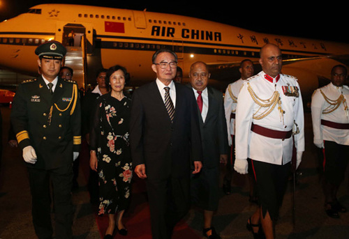 Wu Bangguo (C), chairman of the Standing Committee of China's National People's Congress (NPC), is greeted upon his arrival in Nadi, Fiji, Sept. 20, 2012. Wu arrived here Thursday for an official visit to Fiji. (Xinhua/Liu Weibing)