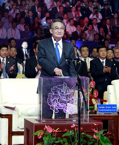 Wu Bangguo (front), chairman of the Standing Committee of China's National People's Congress (NPC), attends the opening ceremony of the 13th Western China International Fair (WCIF) in Chengdu, capital of southwest China's Sichuan Province, Sept. 25, 2012. (Xinhua/Ju Peng)