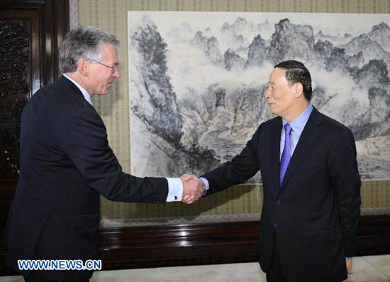 Chinese Vice Premier Wang Qishan (R) meets with Frans Van Houten, president and CEO of the Dutch company of Royal Philips Electronics, in Beijing, capital of China, Sept. 27, 2012. (Xinhua/Li Tao) 