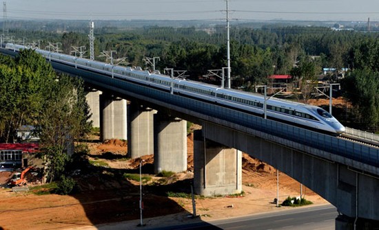 The first high-speed train between Zhengzhou and Wuhan starts running on Sept 28. (Photo: Xinhua)