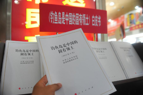 A citizen picks up a copy of the Chinese version of Diaoyu Dao, an Inherent Territory of China in a bookstore in Beijing, capital of China, Sept. 28, 2012. Diaoyu Dao, an Inherent Territory of China, a white paper issued on Sept. 25 by the State Council Information Office (SCIO), was officially released on Friday. The white paper, which comes in Chinese, English and Japanese versions, asserts China's indisputable sovereignty over Diaoyu Dao and its affiliated islands. (Xinhua/Liu Changlong) 