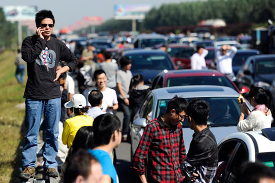 A traffic jam on the Beijing-Shanghai Expressway on Sunday. Heavy congestion was witnessed on Sunday because of a national toll-free policy running during the holiday.