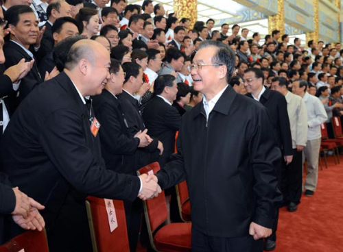 Chinese Premier Wen Jiabao meets with representatives of pension insurance workers before a national conference about the urban-rural pension insurance system in Beijing, capital of China, on Oct. 12, 2012. (Xinhua/Li Tao) 