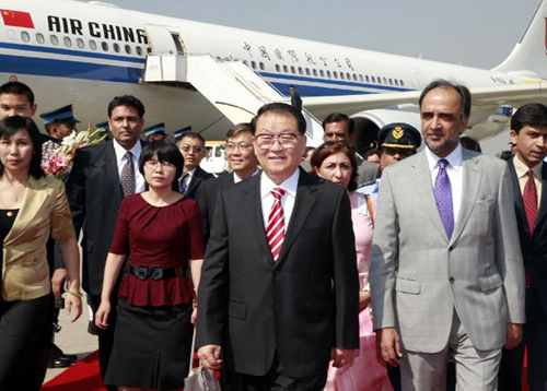 Li Changchun (C), a member of the Standing Committee of the Political Bureau of the Central Committee of the Communist Party of China, arrives in Islamabad, Pakistan, on Oct. 17, 2012, starting his official visit to the country. (Xinhua/Ju Peng) 