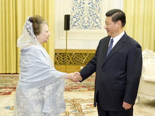 Chinese Vice President Xi Jinping (R) meets with Chairwoman of the Bangladesh Nationalist Party and former Prime Minister of the country Khaleda Zia in Beijing, capital of China, Oct. 18, 2012. (Xinhua/Huang Jingwen) 
