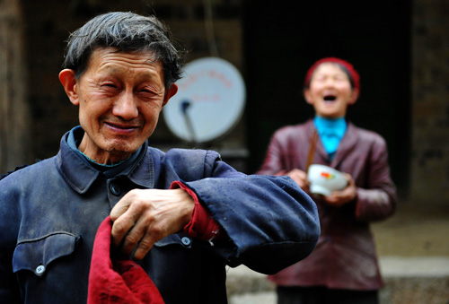 TOGETHER FOREVER: Zheng Tingyun, a farmer in Caochuanzi Village in Hanzhong City, Shaanxi Province, and his wife have spent years getting used to an empty-nest life after their four children moved away from home (LIU XIAO)