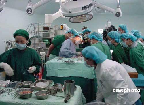 China on Friday issued its first regulation on human organ transplants, banning organizations and individuals from trading human organs in any form.