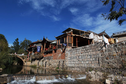 Huayin villagers perform traditional Naxi songs and dances at the Co-Art Festival in Shuhe Old Town in Yunnan province's Lijiang. PHOTO BY HU YUANJUN / FOR CHINA DAILY