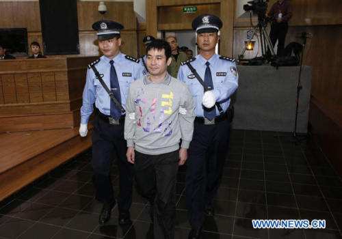 Naw Kham (C, front), principal suspect accused in the Mekong River murder case, is escorted to the court to hear the verdicts for him and five accomplices in Kunming, capital of southwest China's Yunnan Province, Nov. 6, 2012. Naw Kham was sentenced to death on Nov. 6. The 13 Chinese sailors were murdered after two cargo ships, the Hua Ping and Yu Xing 8, were hijacked on Oct. 5, 2011 on the Mekong River, an important waterway in Southeast Asia. (Xinhua/Wang Shen)
