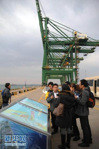 Reporters from all over the world have arrived in Beijing for the 18th CPC National Congress. Many of them headed to surrounding cities to take a look at modern China.