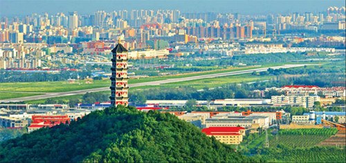 The Yufeng Pagoda, built in the Qing Dynasty ( 1644-1911), in a park-like setting provides a sharp contrast to the modern highrise architecture of the Zhongguancun area in the background. Photos provided to China Daily