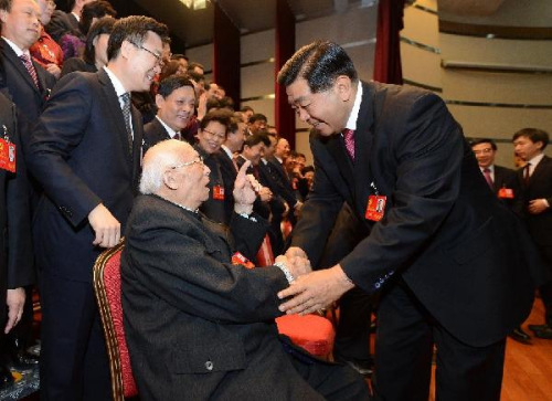 Jia Qinglin (R front), shakes hands with Jiao Ruoyu, the oldest delegate to the 18th National Congress of the Communist Party of China (CPC), as Jia joins a panel discussion with Beijing delegation, in Beijing, capital of China, Nov. 8, 2012. The 18th CPC National Congress was opened in Beijing on Thursday. (Xinhua/Liu Jiansheng)