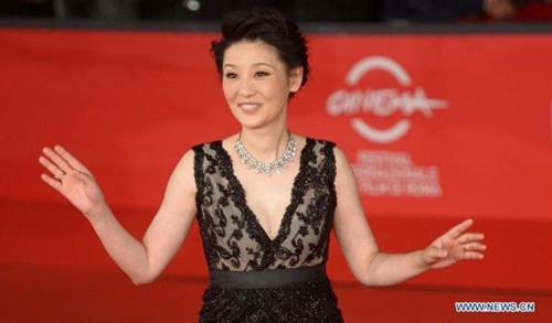 Chinese actress Xu Fan of the film Back to 1942 poses on the red carpet of the 7th Rome Film Festival in Rome, Italy, Nov. 9, 2012. The 7th Rome Film Festival opened late Friday. Chinese director Feng Xiaogang's Back to 1942 was announced the first of two surprise films that will screen in competition at the 7th Rome Film Festival. (Xinhua/Wang Qingqin) 