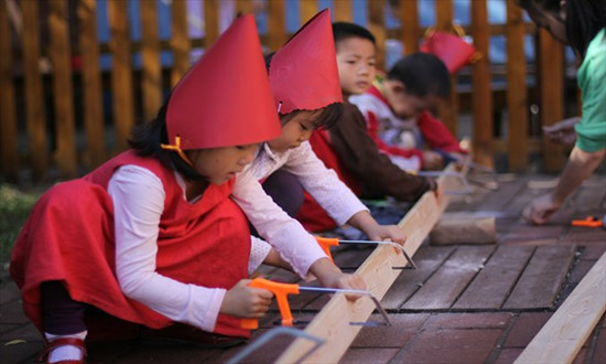 A group of children work on a carpentry project this autumn at Ba Xueyuan in the outskirts of Beijing. Photo: courtesy of Ba Xueyuan