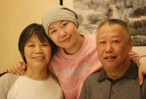 A comic titled Get out, Mr. Tumour recently became popular thanks to the optimism of its author - Xiong Dun, who recorded her fight against lymph cancer.