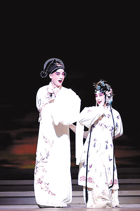 A scene from the youth version of the Kunqu Opera Peony Pavillion. [Photo by HSU PEI-HUNG]