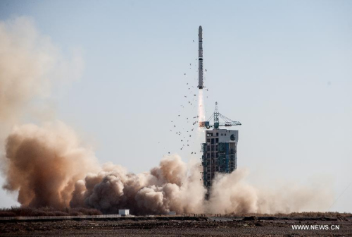 A Long March-4C carrier rocket carrying the Yaogan XVI remote-sensing satellite blasts off from the launch pad at Jiuquan Satellite Launch Center in Jiuquan, northwest China's Gansu Province, Nov. 25, 2012. (Xinhua/Liu Chan) 