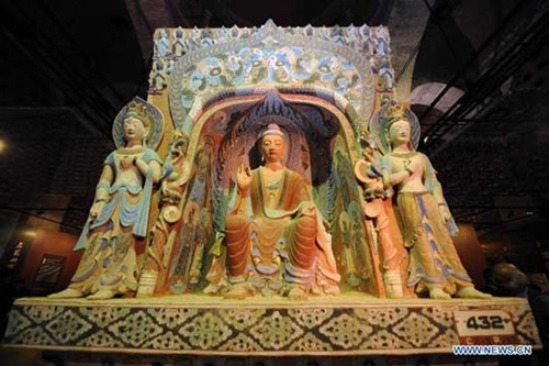 Photo taken on Nov. 20, 2012 shows the duplicate of an ancient cave at The Colors of Dunhuang: A Magic Gateway to the Silk Road exhibition held in Mimar Sinan University in Istanbul of Turkey. The Exhibition kicked off here on Tuesday. (Xinhua/Ma Yan) 