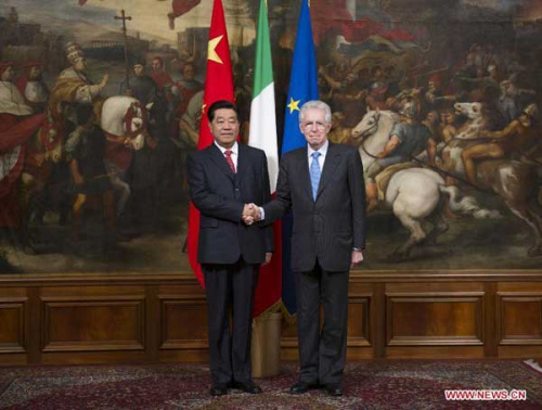 Jia Qinglin (L), chairman of the National Committee of the Chinese People's Political Consultative Conference, meets with Italian Prime Minister Mario Monti in Rome, capital of Italy, Nov. 28, 2012.(Xinhua/Li Xueren)