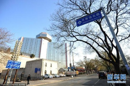 The 60,000 square metres�� building area near the National Agriculture Exhibition Centre has been priced at over 33,000 yuan, or nearly 5,500 U.S. dollars per square metre, far exceeding the price the current land king had paid for its crown jewels in July this year.