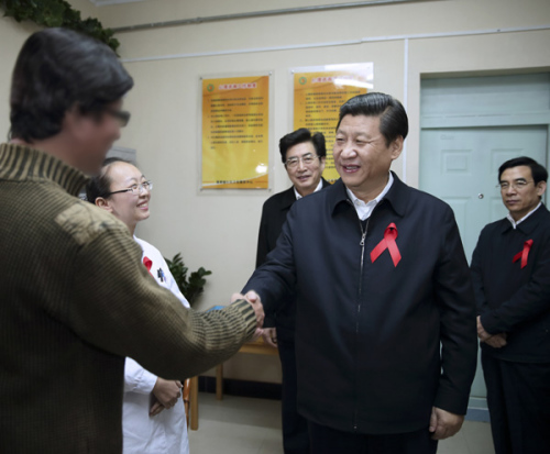 Xi Jinping (R), general secretary of the Communist Party of China (CPC) Central Committee, shakes hands with an HIV positive person while visiting a community clinic on eve of the World Aids Day in Beijing, capital of China, Nov. 30, 2012. (Xinhua/Lan Hongguang)