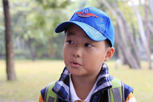 The junior high school student Feng Shaoyi says that he is inspired only when sitting in front of the computer. [Photos by Zou Zhongpin / China Daily]