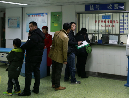 ER services at the Navy General Hospital in Beijing. A shortage of beds has become a major problem at many hospitals in China's larger cities. [Photo by Feng Yongbin / China Daily]