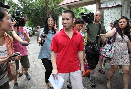 Deng Mingjian walks out of the Panyu District People's Court in Guangzhou, Guangdong province, in this May 30 file photo. Deng, a migrant worker from Sichuan province, was sentenced to three years in prison, suspended for four years, after he admitted assisting in his mother's suicide. [Photo/Provided to China Daily]