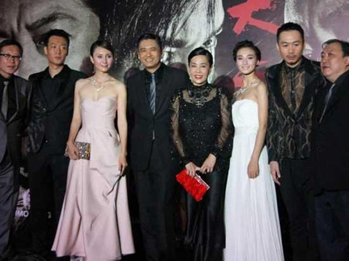 Film superstar Chow Yun Fat returned to Hong Kong from Singapore to promote his latest film,The Last Tycoon on Friday.