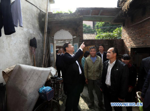 Photo released on Dec. 11, 2012 shows Xi Jinping (2nd L), general secretary of the Communist Party of China (CPC) Central Committee and chairman of the CPC Central Military Commission (CMC), visits a villager's home in Huanglong Village of Shunde, south China's Guangdong Province. Xi made an inspection tour in Guangdong from Dec. 7 to 11. (Xinhua/Lan Hongguang)