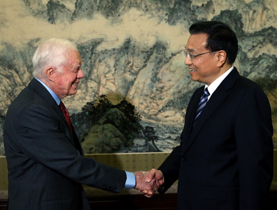 Vice-Premier Li Keqiang meets visiting former US president Jimmy Carter on Tuesday at Zhongnanhai in Bejing. [Photo by Wu Zhiyi / CHINA DAILY]