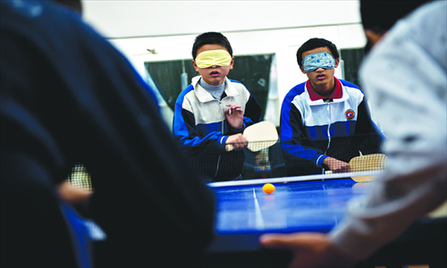 Xiao (right) plays doubles with his teammate. Photo: Gu Pengbo 