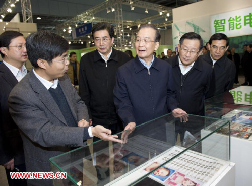 Chinese Premier Wen Jiabao (3rd R) visits a display room of self-reliant innovation achievements at the Zhongguancun Science Park during an inspection tour to Zhongguancun, a Beijing-based technology hub, in Beijing, capital of China, Dec. 13, 2012. (Xinhua/Huang Jingwen)