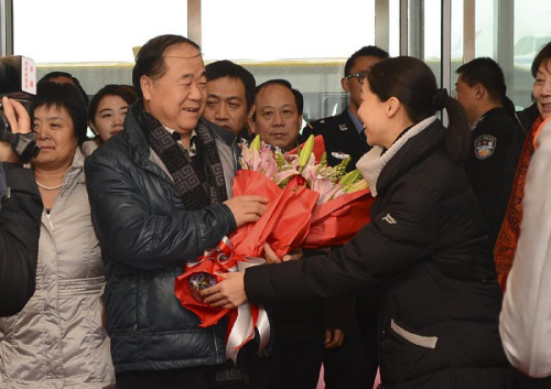 Winner of the 2012 Nobel Prize for Literature, Chinese writer Mo Yan (L, front), is welcomed at the Beijing Capital International Airport in Beijing, capital of China, Dec. 14, 2012. Mo Yan returned to Beijing on Friday after receiving Nobel Prize in Literature at the 2012 Nobel Prize ceremony in Stockholm, Sweden. (Xinhua/Jin Liangkuai)