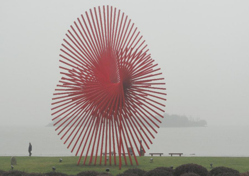 Photo taken on Dec. 15, 2012 shows a scenic spot enveloped in a fog in Suzhou, east China's Jiangsu Province. A heavy fog hit Suzhou on Saturday. (Xinhua/Wang Jiankang)
