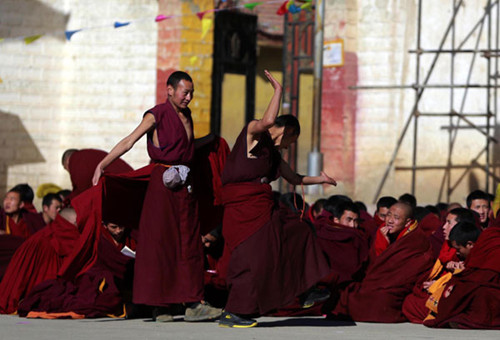 Monks discuss and debate various aspects of Buddhist teaching at Kirti Monastery in Aba county, Sichuan province. Feng Yongbin / China Daily