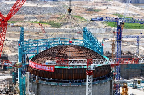Work on the main roof structure of No 2 generating unit in Guangdong Taishan Nuclear Power Plant was completed on Sept 12. Wang Pan / Xinhua