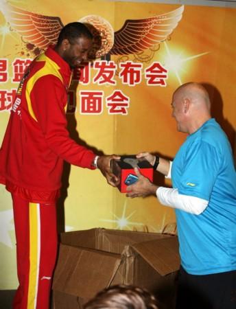Former NBA star Tracy McGrady sent everyone of his CBA team a gift on Christmas Day. 