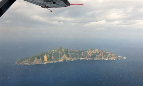Photo taken on a marine surveillance plane B-3837 on Dec. 13, 2012 shows the Diaoyu Islands and nearby islands. A Chinese marine surveillance plane was sent to join vessels patrolling the territorial waters around the Diaoyu Islands on Thursday morning, according to China's maritime authorities. Photo: Xinhua 